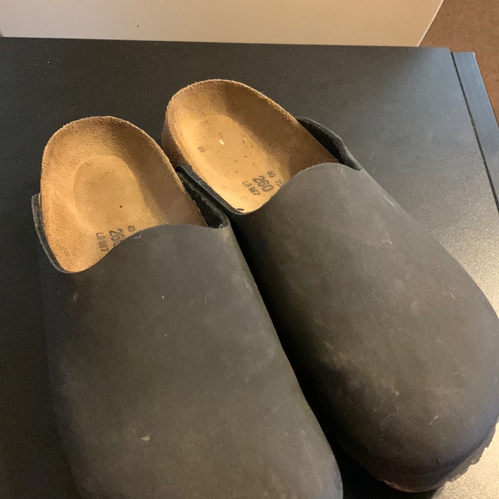 Birkenstock Birki’s womens clogs size 9 (40) like new black leather mules
